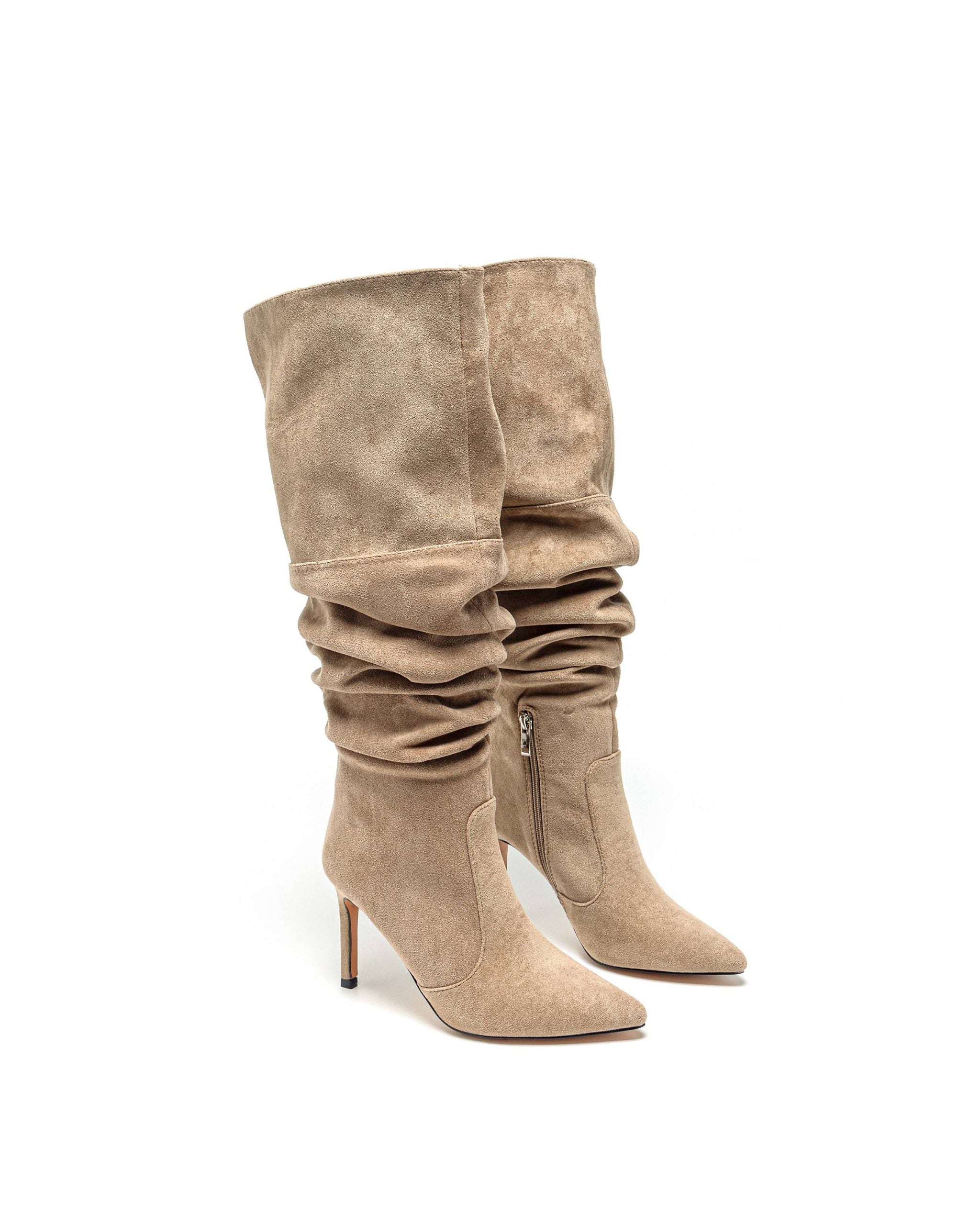 Khakifarbene hohe Stiefel mit dünnem Absatz