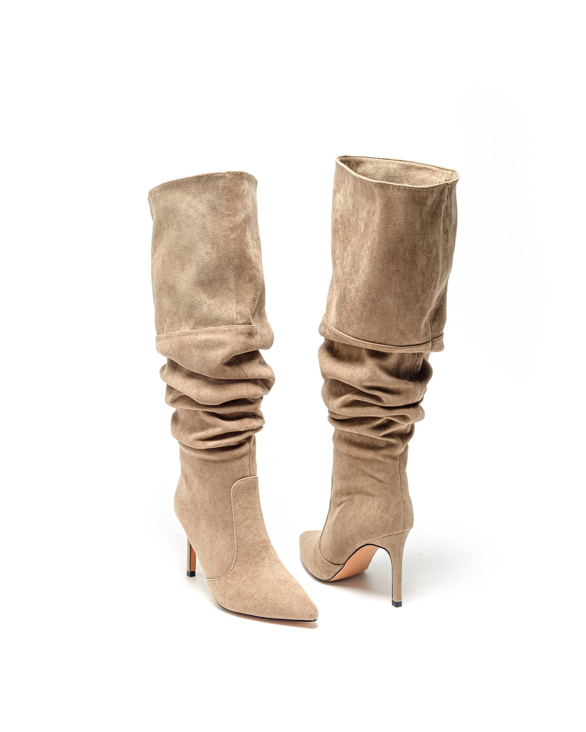 Khakifarbene hohe Stiefel mit dünnem Absatz