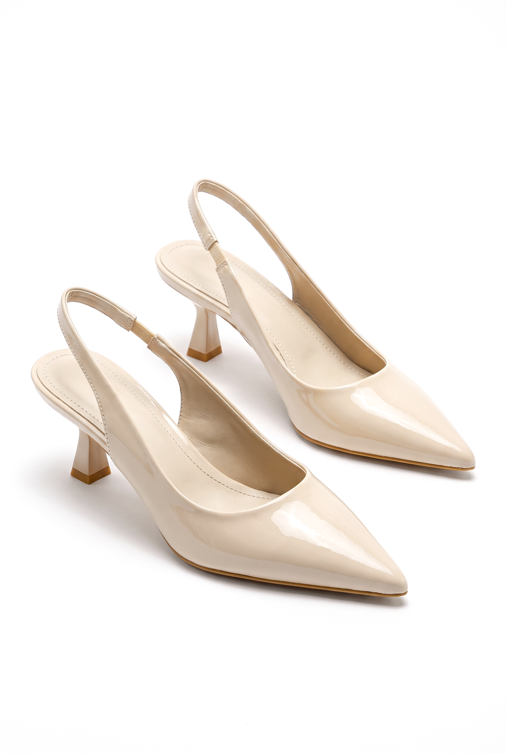 Beige High Heels mit dünnem Absatz