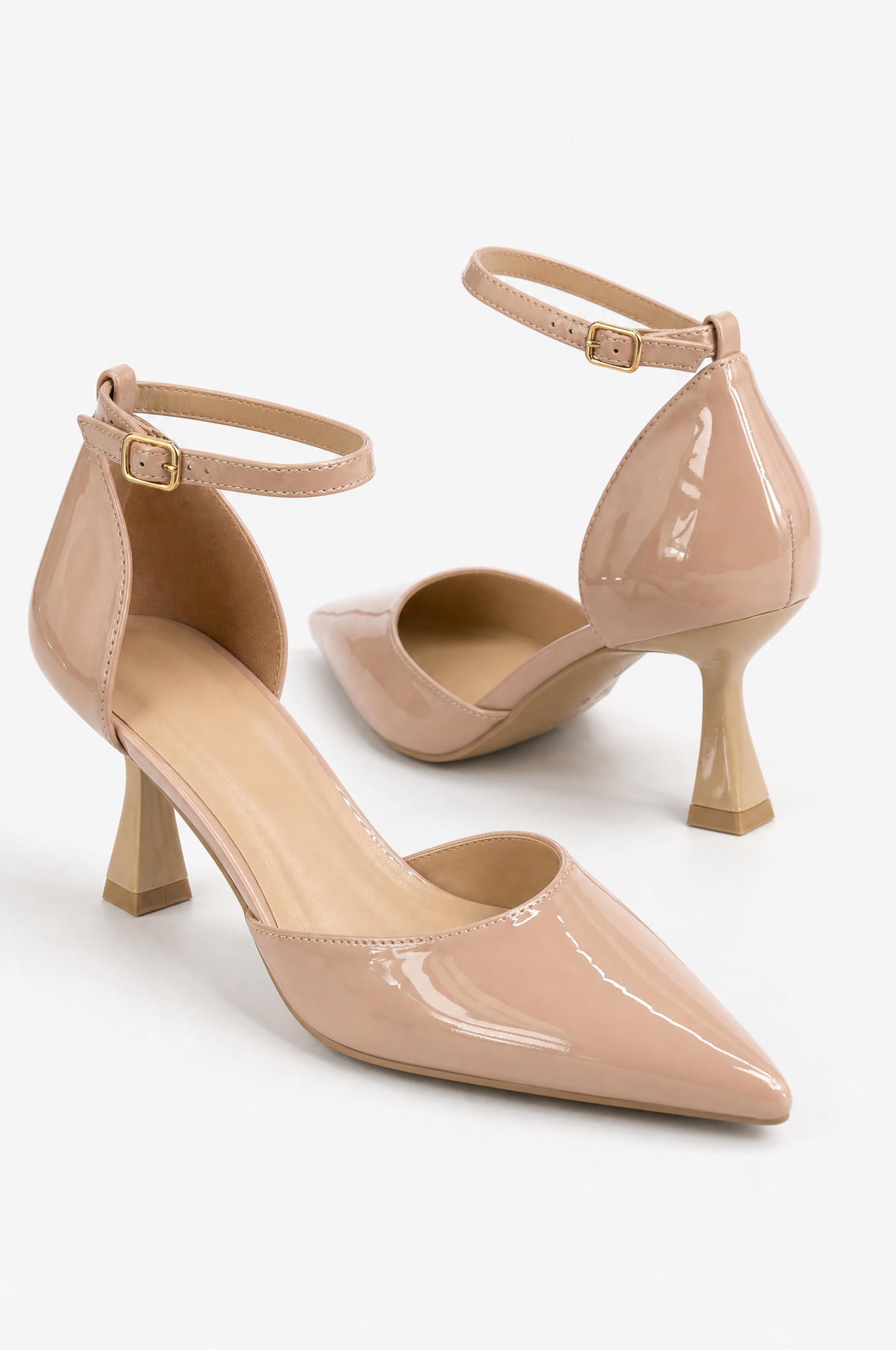 Beige Sandalen mit dünnem Absatz