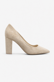 Beige Pumps mit dünnem Absatz