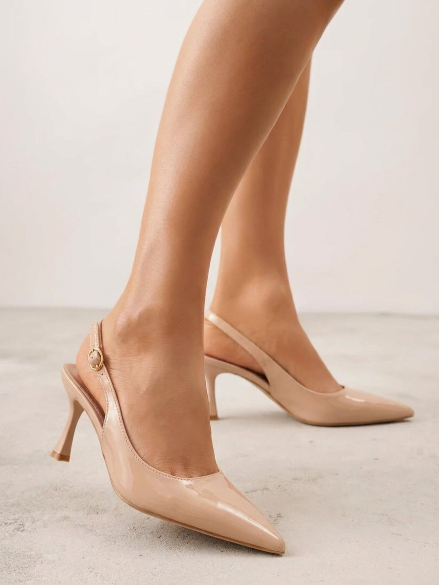 Beige Sandalen mit dünnem Absatz