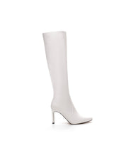 Weiße Stiefel mit dünnem Absatz