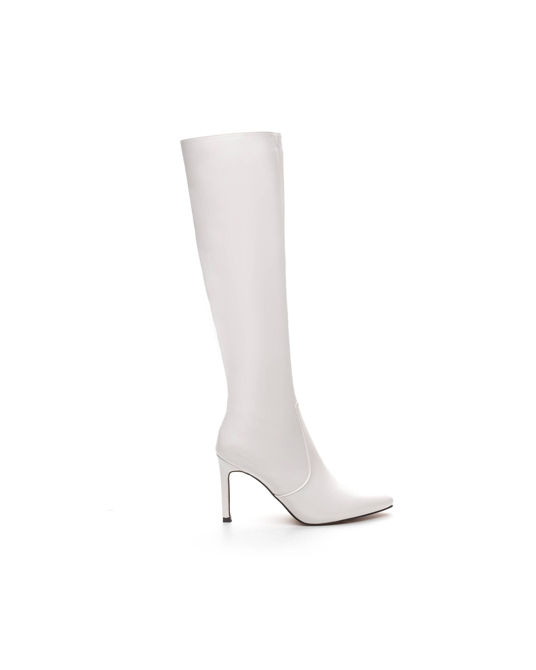 Weiße Stiefel mit dünnem Absatz