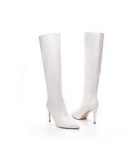 Weiße Stiefel mit dünnem Absatz