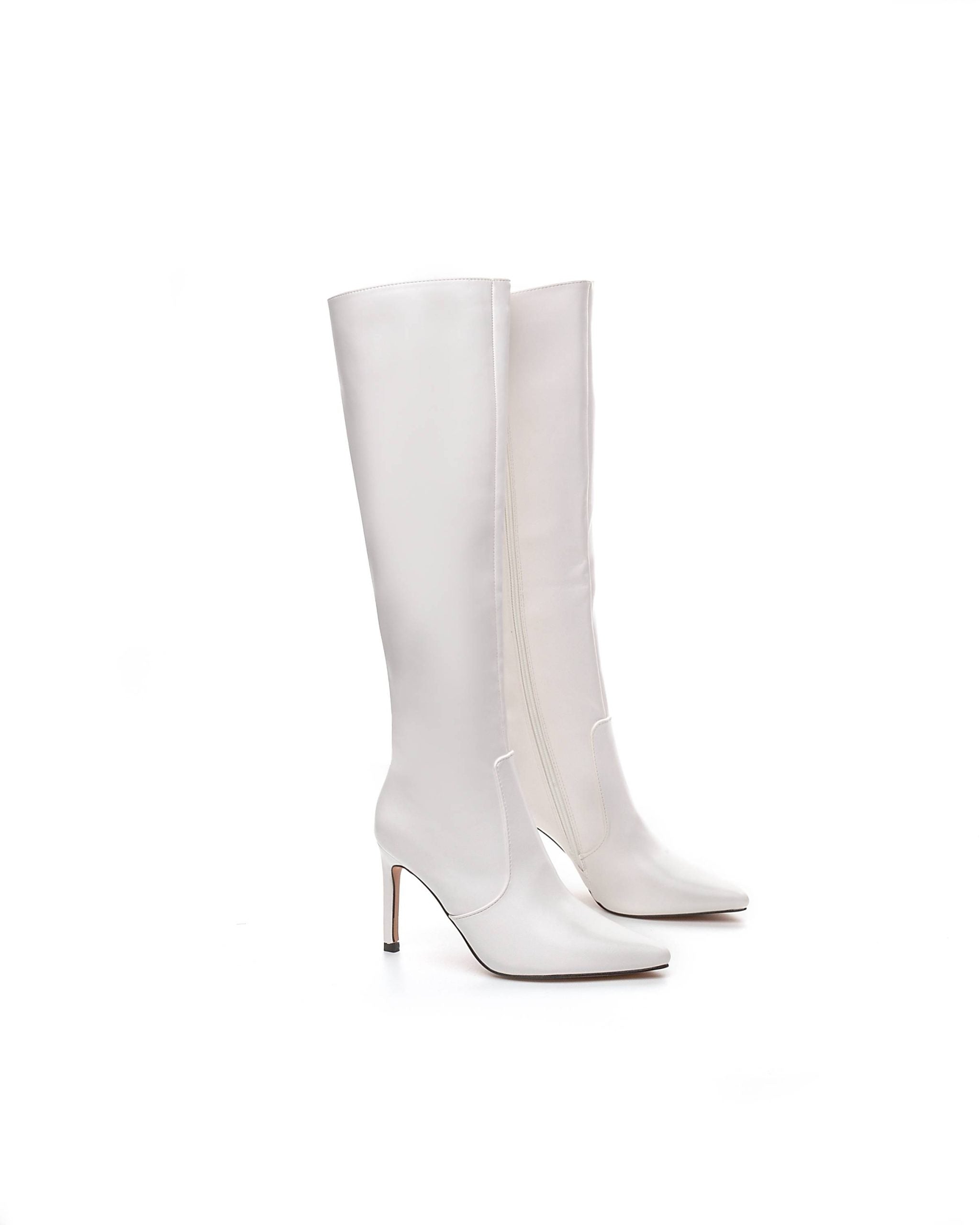 Weiße Stiefel mit dünnem Absatz