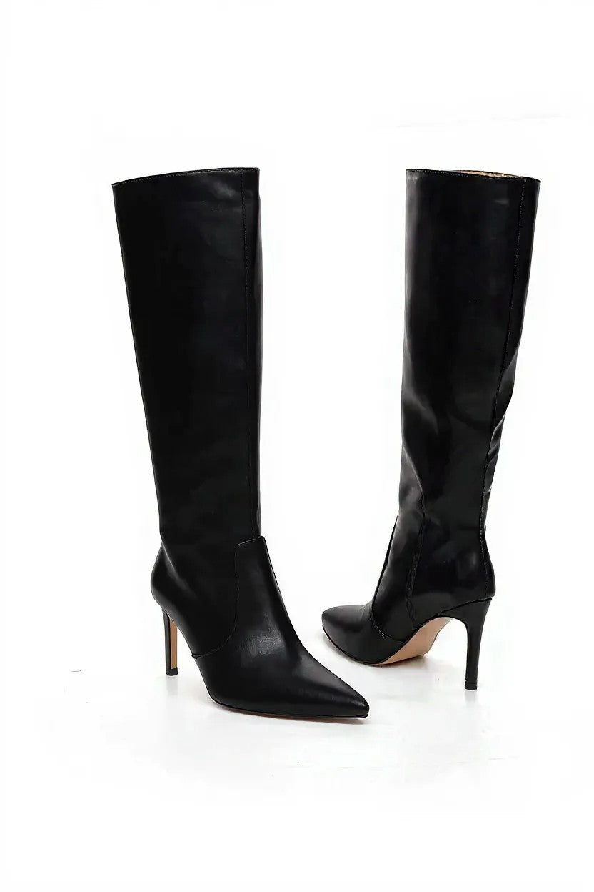 Schwarze Stiefel mit dünnem Absatz