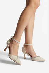 Beige High Heels mit dünnem Absatz