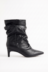 Schwarze Falten-Stiefeletten mit dünnem Absatz