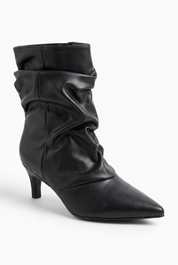 Schwarze Falten-Stiefeletten mit dünnem Absatz