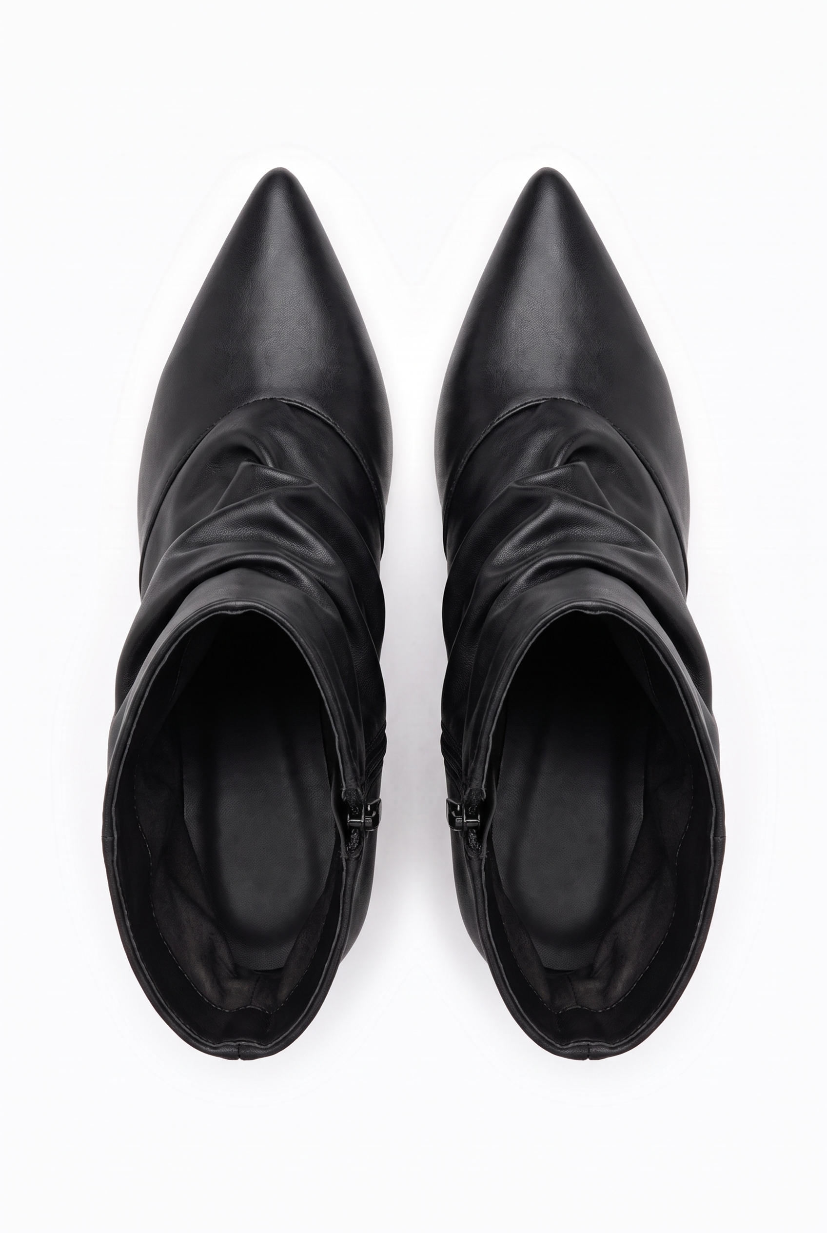 Schwarze Falten-Stiefeletten mit dünnem Absatz