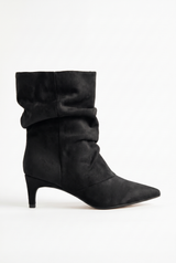Schwarze Plisseestiefeletten mit dünnem Absatz