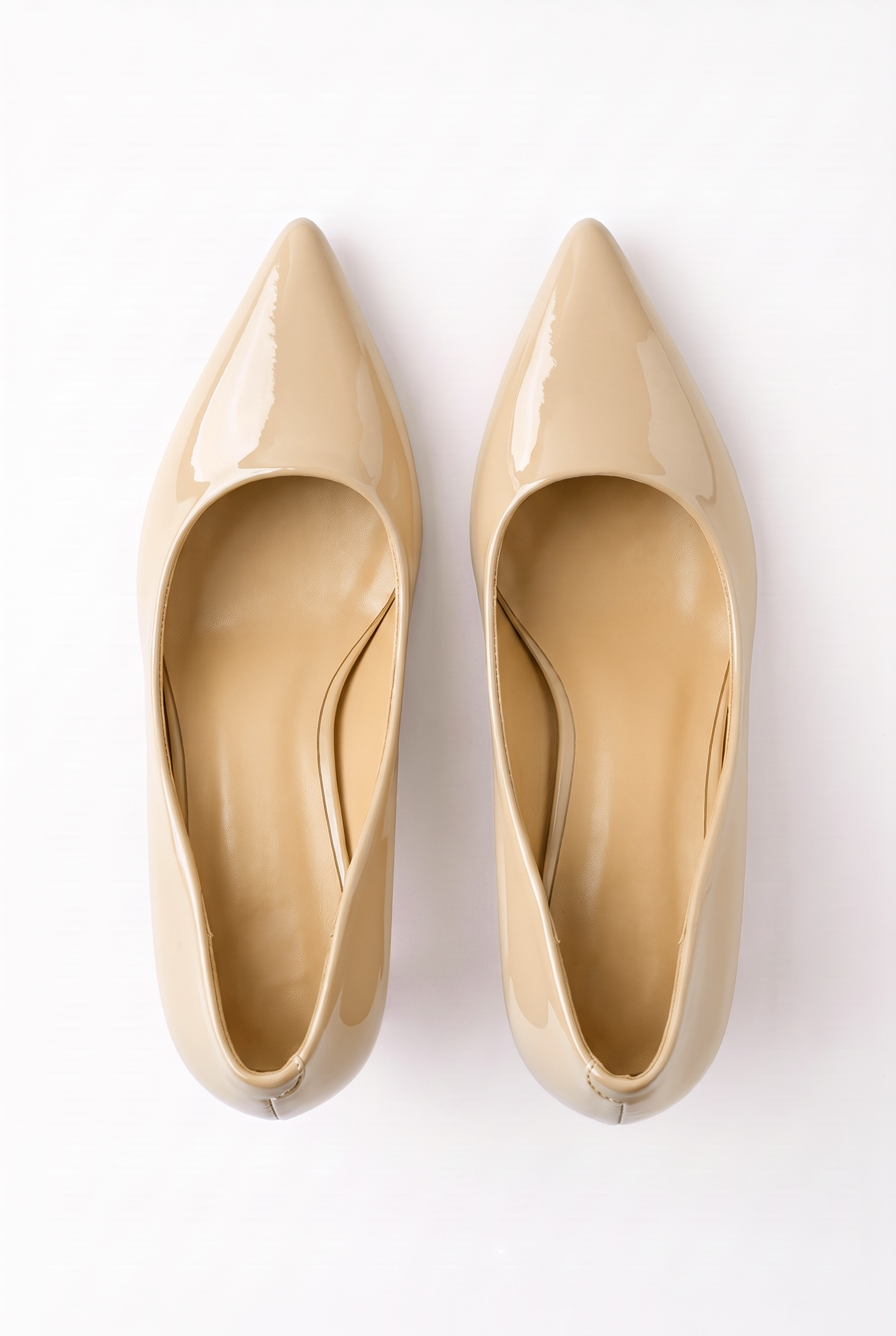 Beige Pumps mit dünnem Absatz