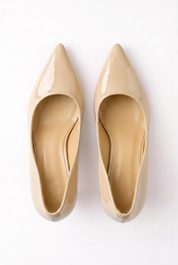 Beige Pumps mit dünnem Absatz