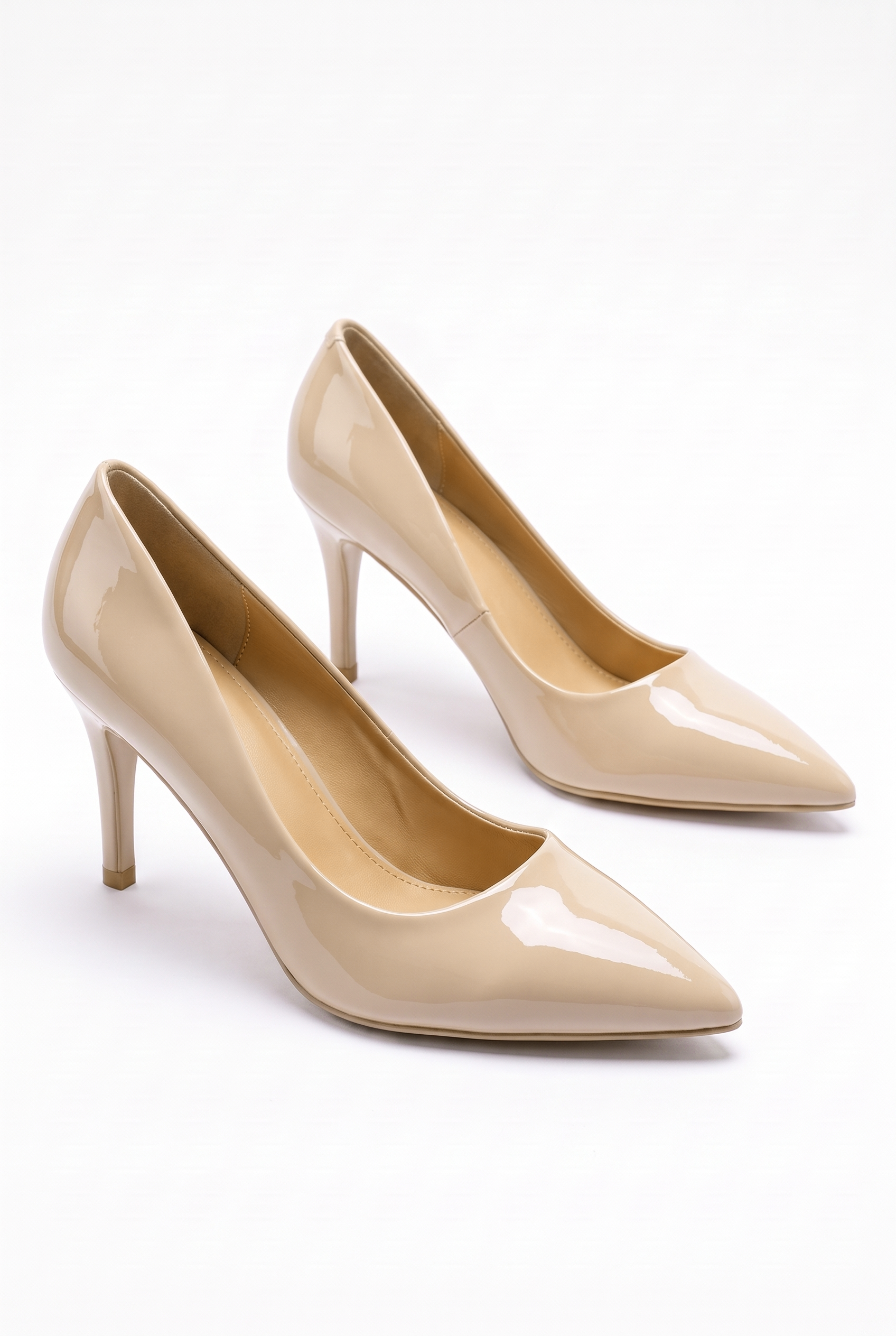 Beige Pumps mit dünnem Absatz