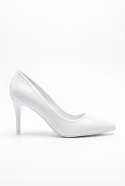 Weiße Pumps mit Pfennigabsatz