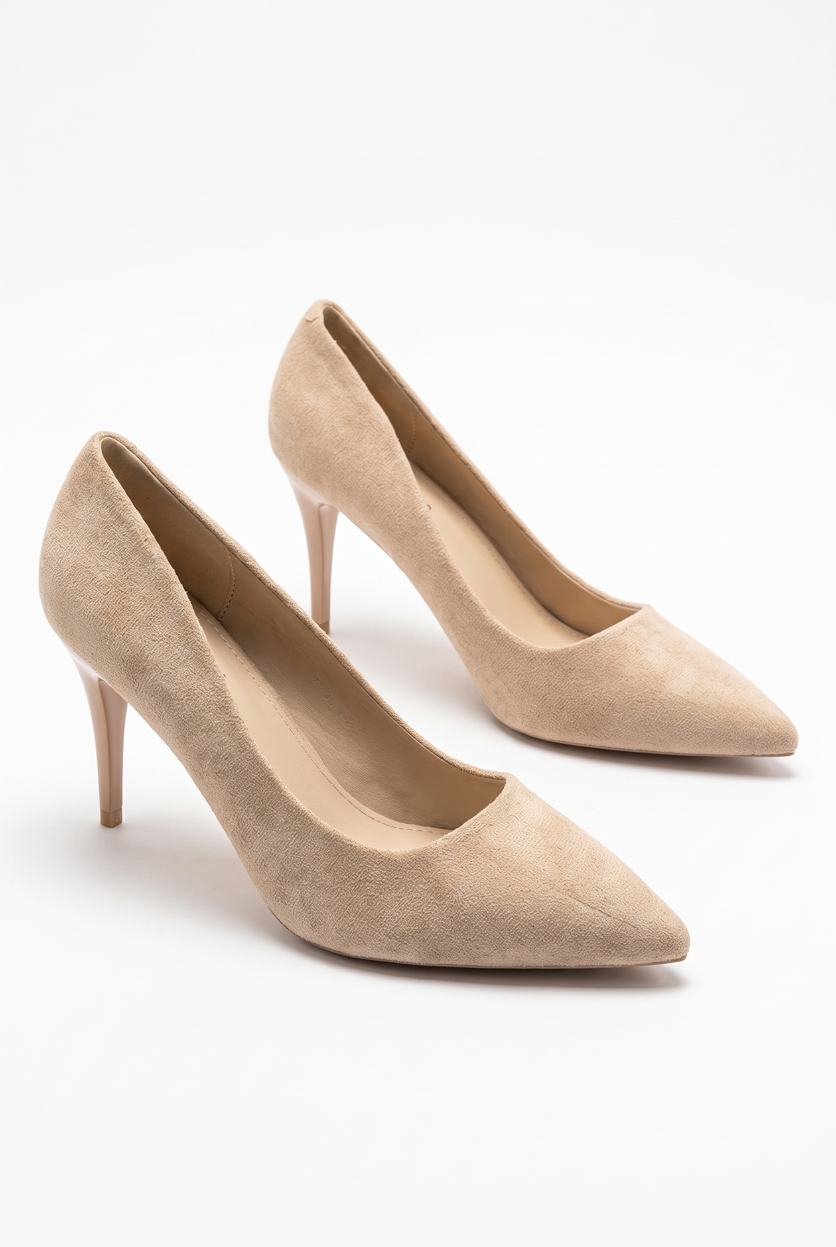 Beige Pumps mit dünnem Absatz