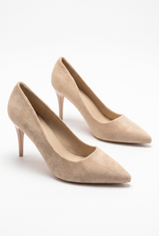 Beige Pumps mit dünnem Absatz