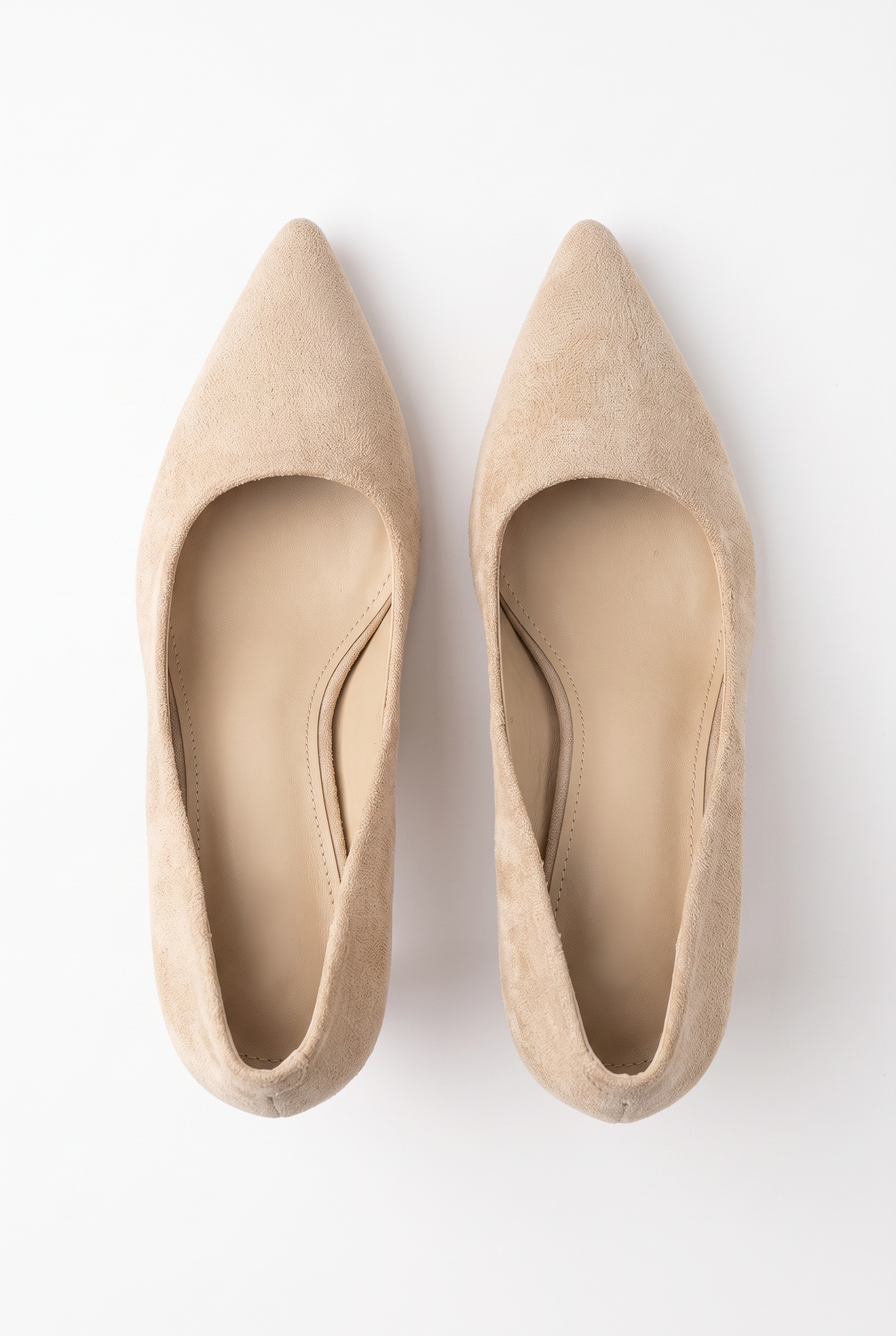 Beige Pumps mit dünnem Absatz