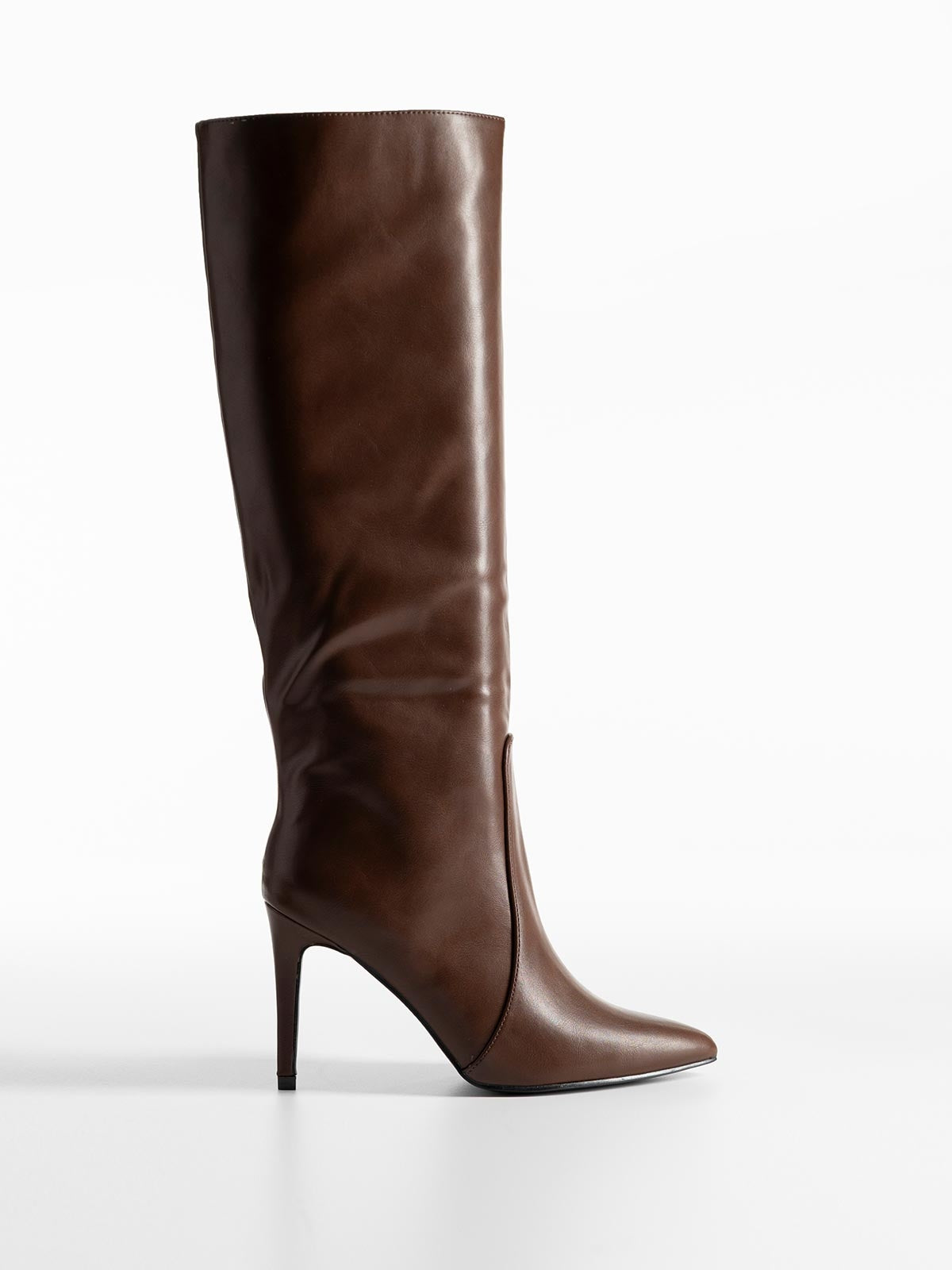 Braune Stiefel mit dünnem Absatz