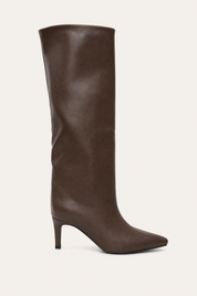 Braune Stiefel mit dünnem Absatz