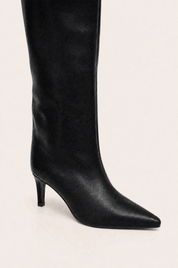 Schwarze Stiefel mit dünnem Absatz