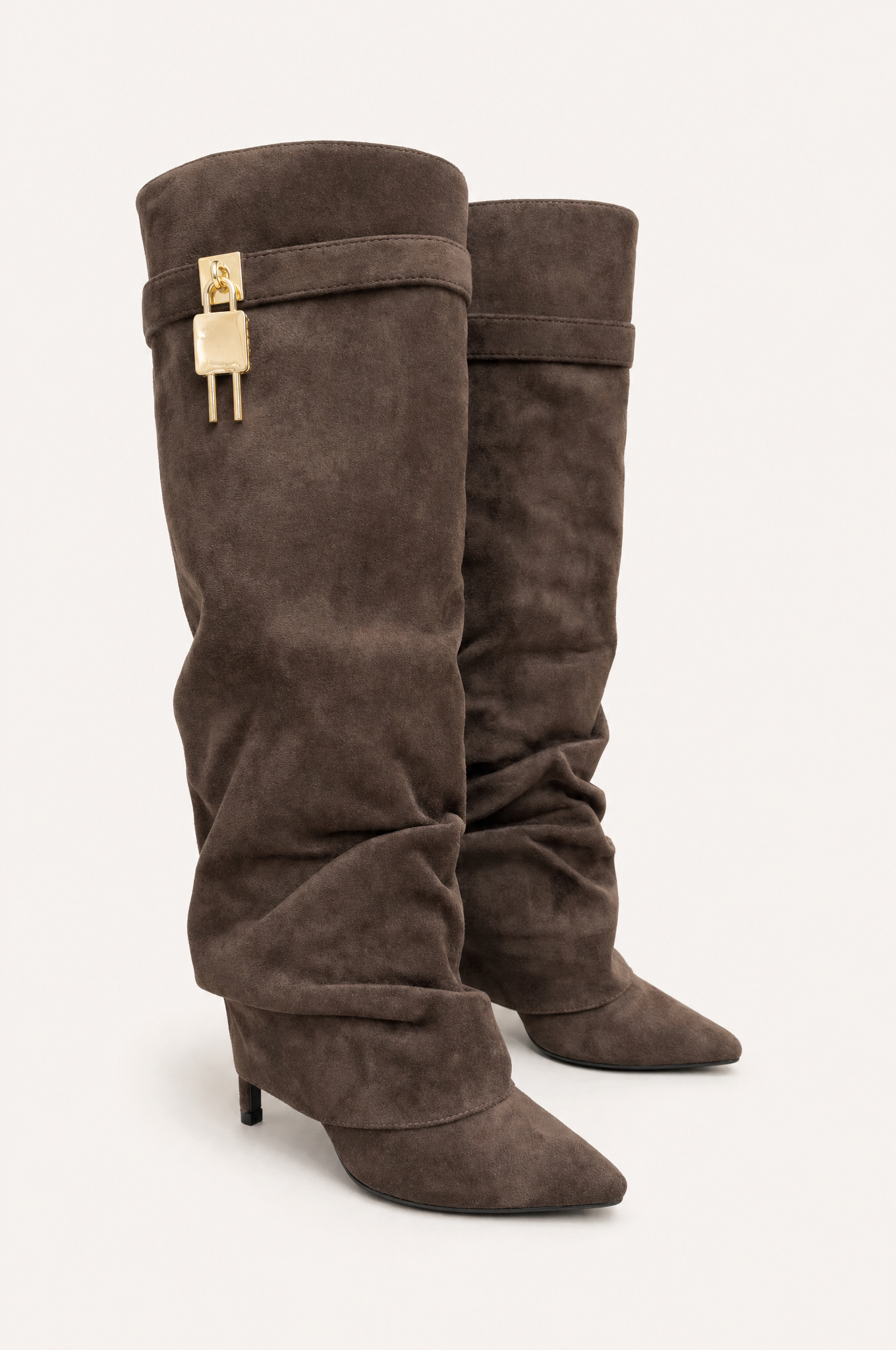 Brauner Stiefel mit Umschlag und dünnem Absatz