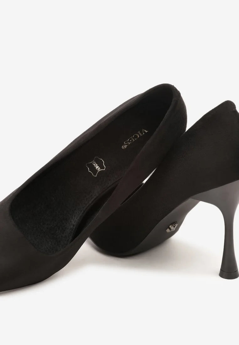 Schwarze Pumps aus Veloursleder mit Stilettoabsatz