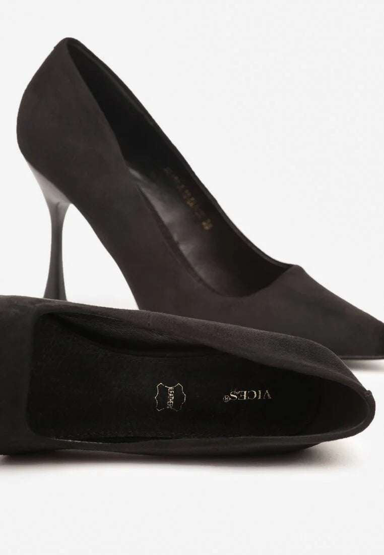 Schwarze Pumps aus Veloursleder mit Stilettoabsatz