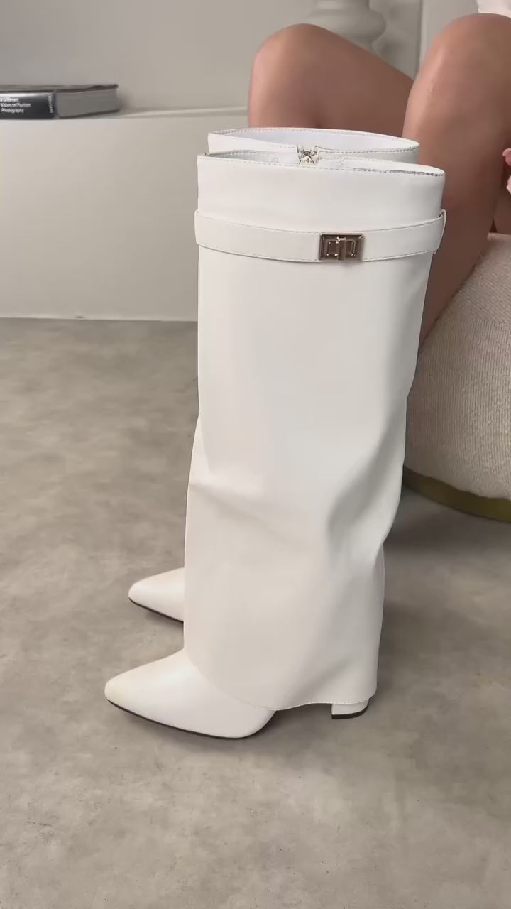 Weiße High-Heel-Stiefel mit Blockabsatz